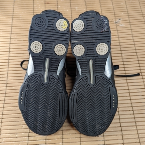 Nike Shox 407636-001 Black/White Metallic Women's Size 9 Basketball. Great condi - Picture 10 of 10